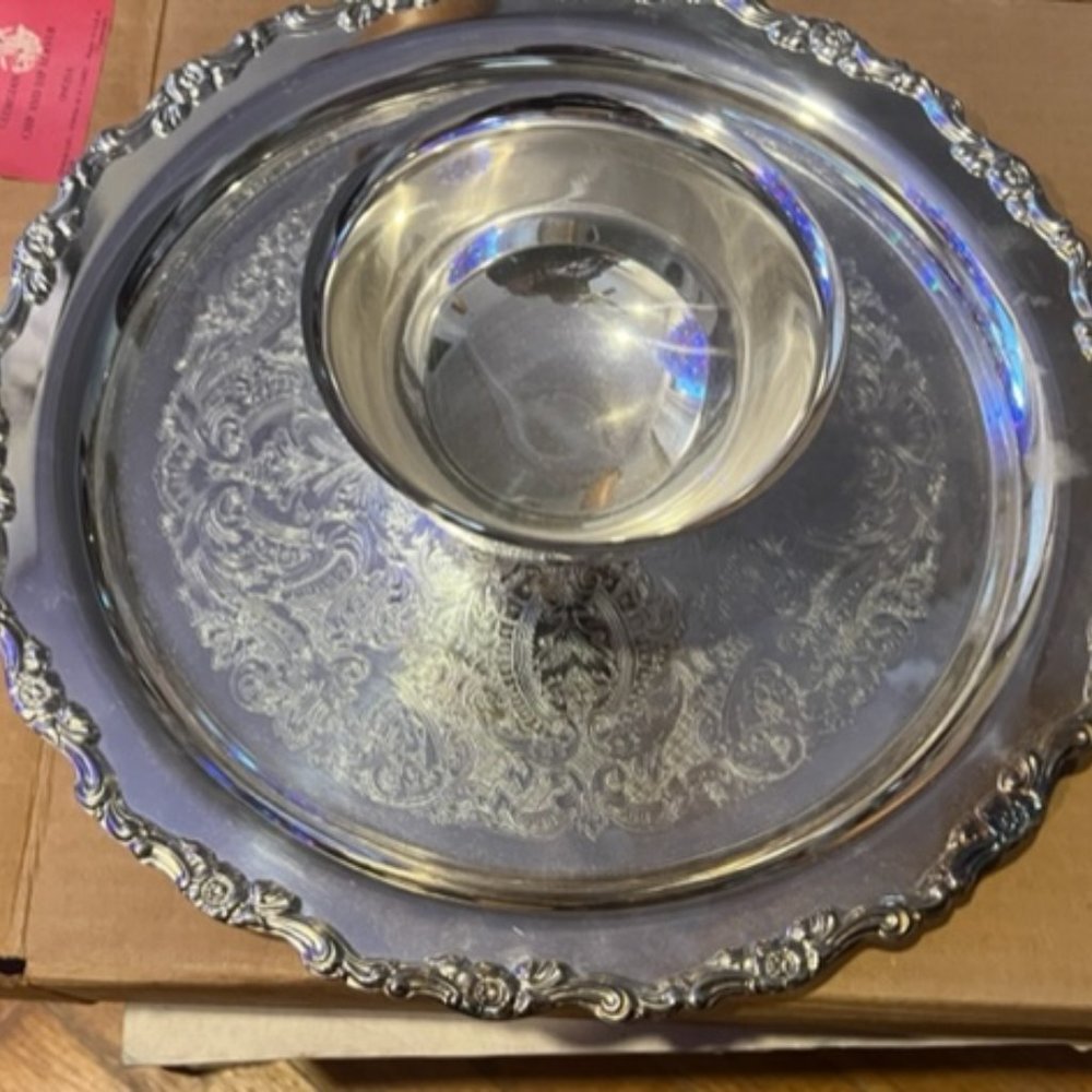 Oneida Royal Provincial Chip Dip Server Appx 12" wide. NIB